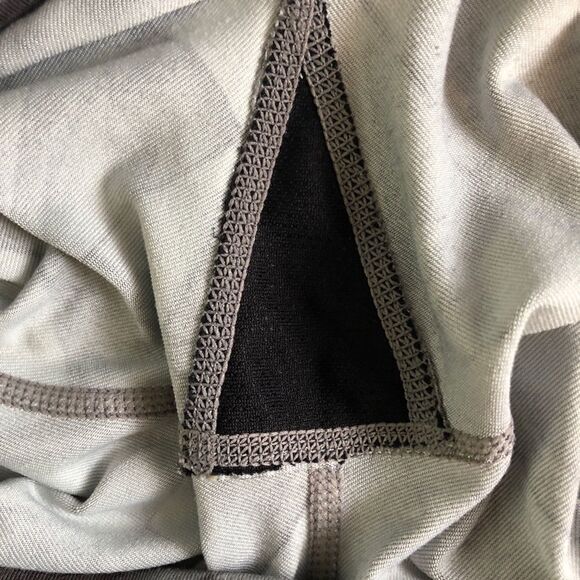 Athleta Diamond Chaturanga Knocker Capri pant, size small - Picture 6 of 10